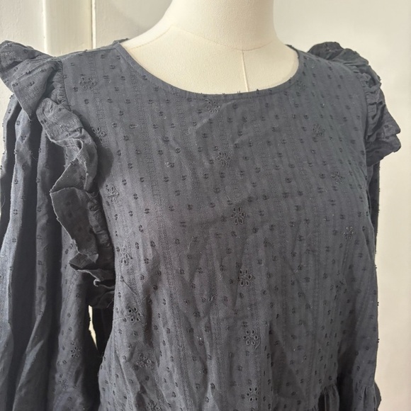 Universal Thread Gray Eyelet Ruffle Blouse Long Sleeve Sz M Boho Peasant Cotton - Picture 2 of 9